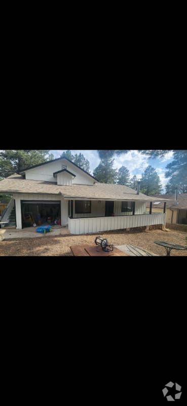 Building Photo - 606 Comanche St