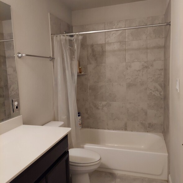 Full Bath - 168 Dome Peak Ter