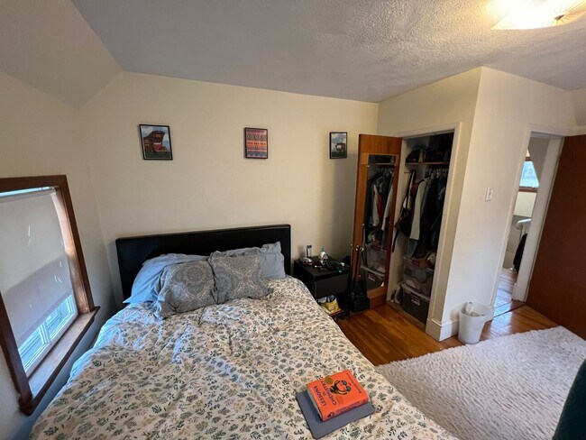 Building Photo - 211-213 Holland Street