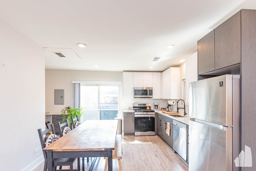 Building Photo - 1013 W 18th St