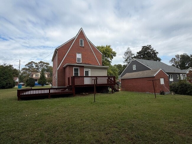 Building Photo - Spacious NE Roanoke City Home!