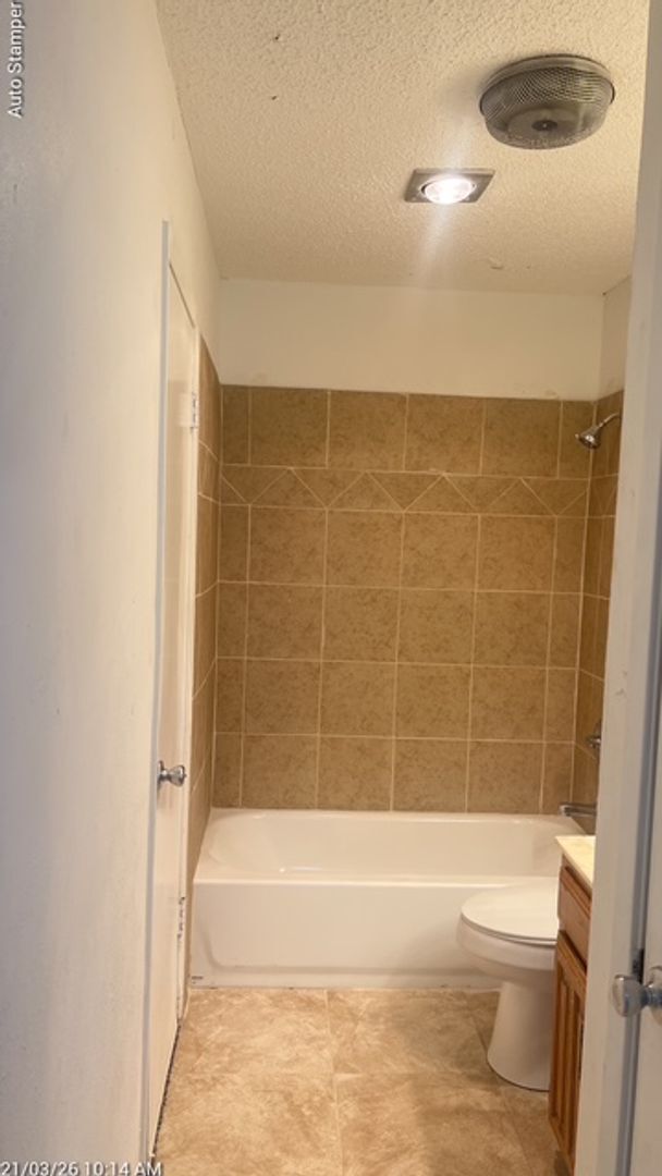 Building Photo - 7221 W Cleburne Rd