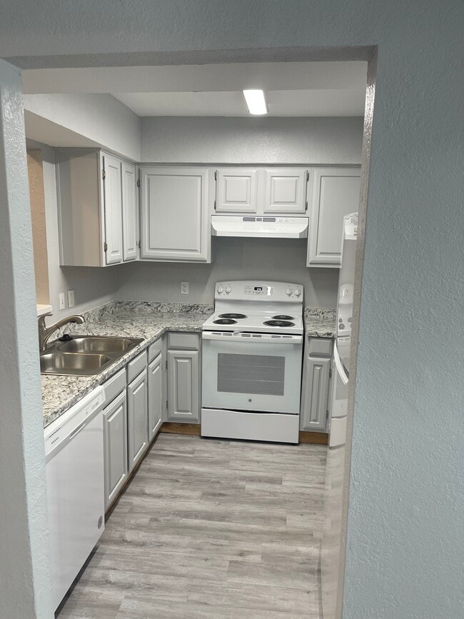 Building Photo - 2332 Sherry St