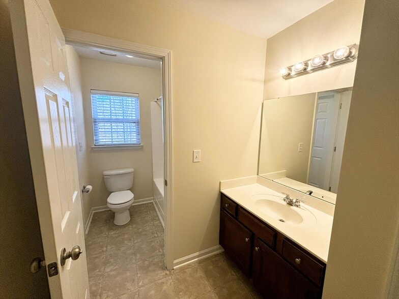 Building Photo - 11619 Stockdale Ct