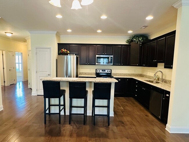 Building Photo - Sun-Drenched Corner Lot Condo – 2 Bedrooms + Office Near Middlebrook Pike