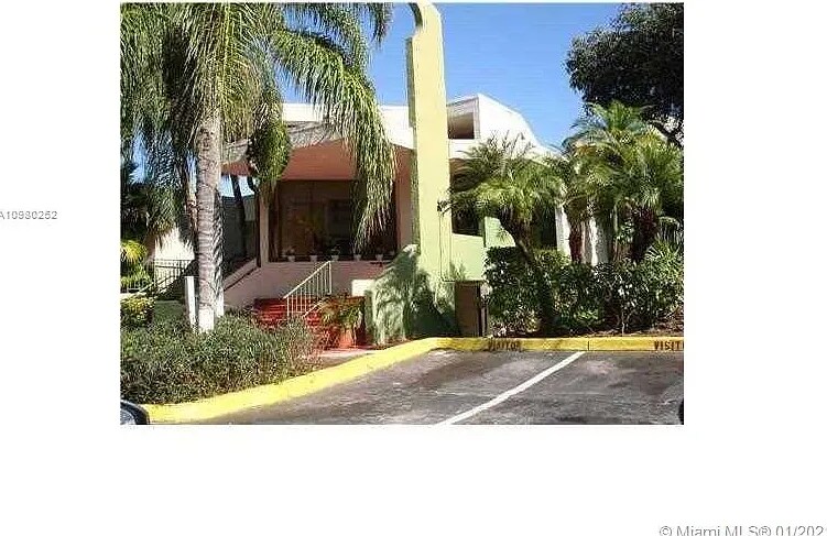 Building Photo - 8830 Fontainebleau Blvd