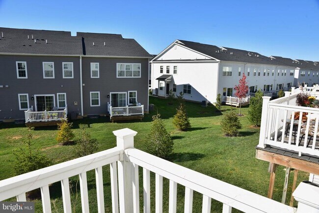 Building Photo - 214 Red Leaf Ln