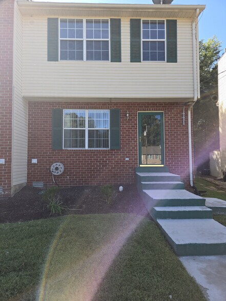 Building Photo - 3555 Seneca Forest Dr