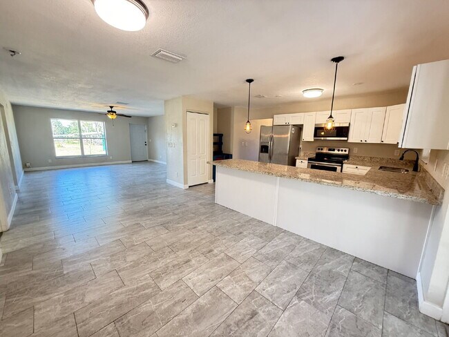 Building Photo - COUNTRY LIVING ON 5 ACRES WITH 3 BED, 3 BA...