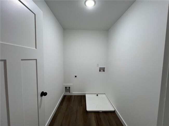 Building Photo - 24 Rocky Cir NE