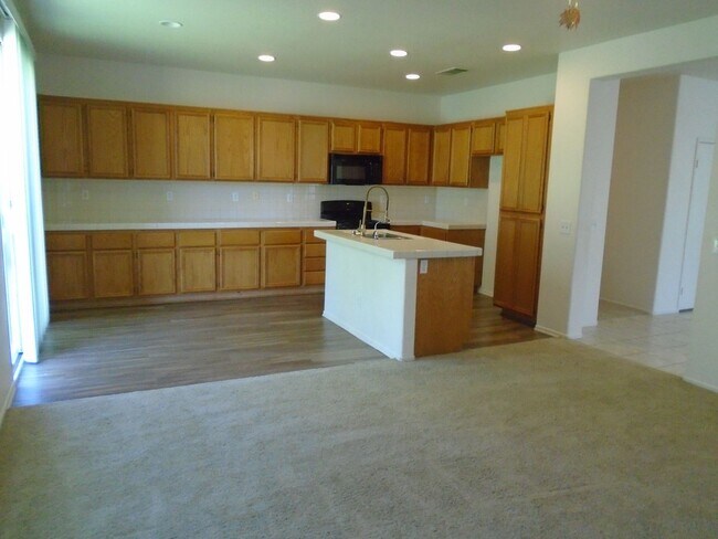 Building Photo - Spacious One Story in West Palmdale with 1...
