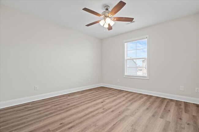 Building Photo - 2804 1/2 Alligator Rd