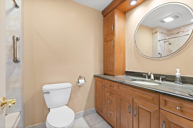 Building Photo - 205 Shearwater Ct W