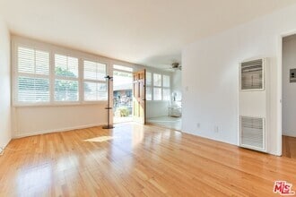 Building Photo - 2033 Cloverfield Blvd