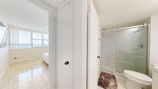 Building Photo - 3140 S Ocean Dr