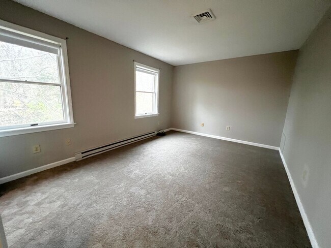 Building Photo - Rarely available Lake Vista Townhouse - en...
