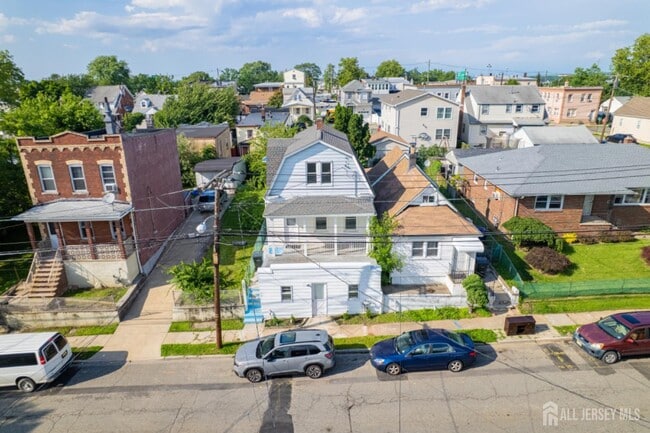 Building Photo - 360 Alpine St