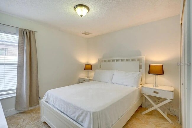 Building Photo - 739 Delancey Dr