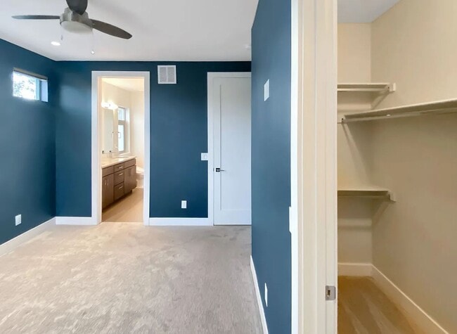 Building Photo - Modern 4BD, 3BA LoHi Townhome with Rooftop Deck