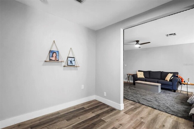 Building Photo - 412 Pinar Dr