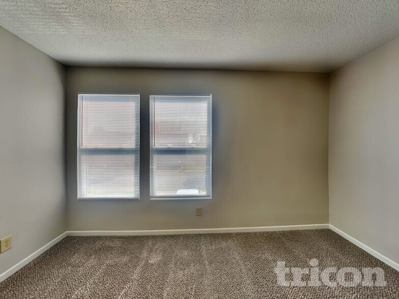 Building Photo - 2168 Olympia Dr