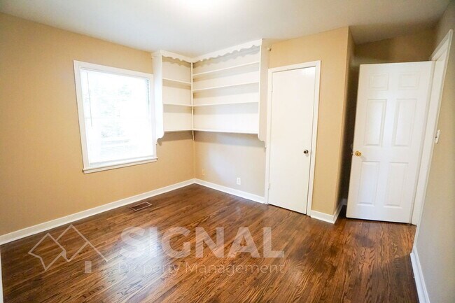 Building Photo - 748 Meadowbrook Dr