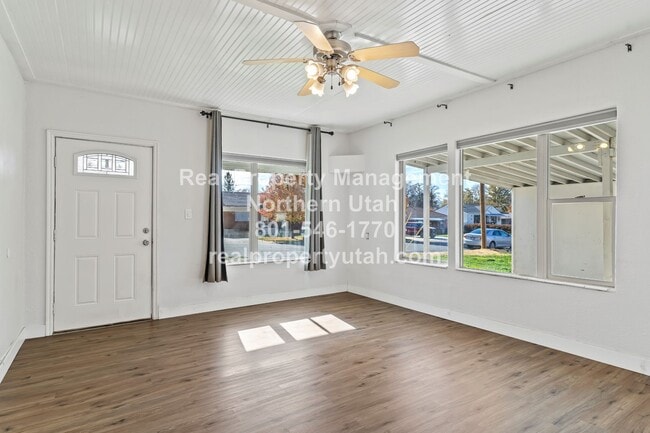 Building Photo - 662 4th St S
