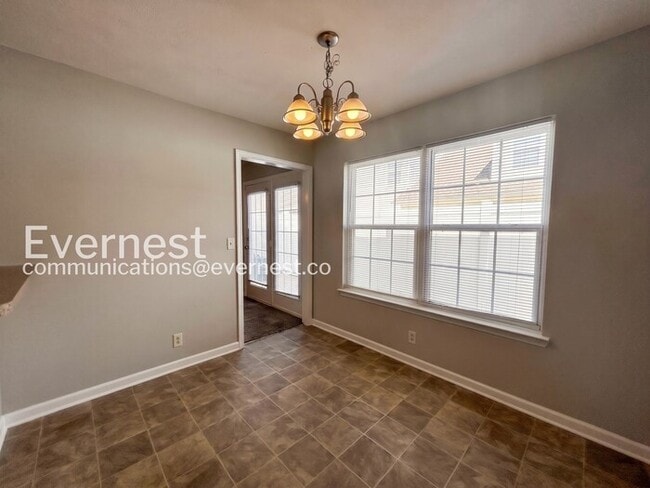 Building Photo - 2 Bed, 2.5 Bath Home with Fenced Yard & Garage / Available Now!