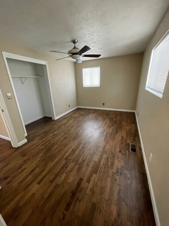 Building Photo - Available Large 3 Bedroom 1 Bath with Conv...