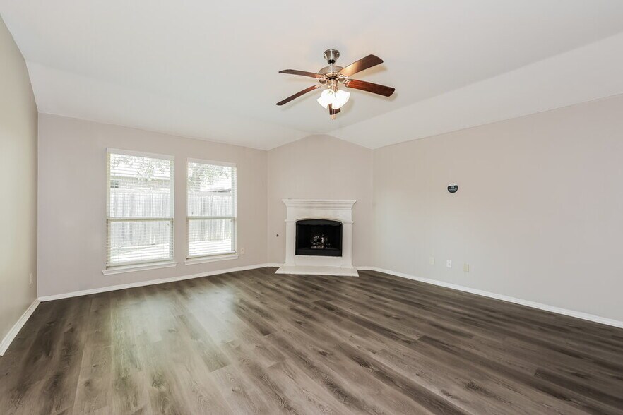 Building Photo - 1108 Lubbock Ln