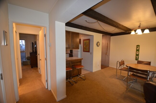 Building Photo - Long Winter Lease!  Fully Furnished, on bu...