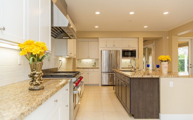 Building Photo - Spacious Home in Great Olde Carlsbad Locat...