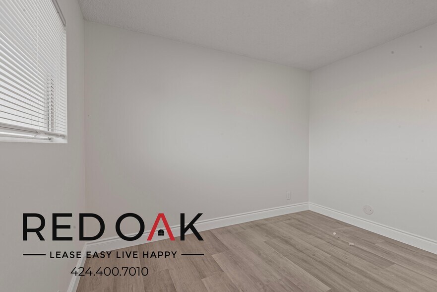 Building Photo - 10920 Ramona Blvd