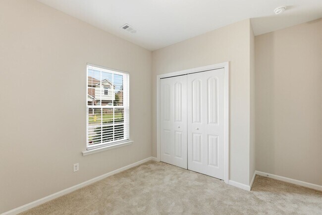 Building Photo - 401 Olde Ivey Square