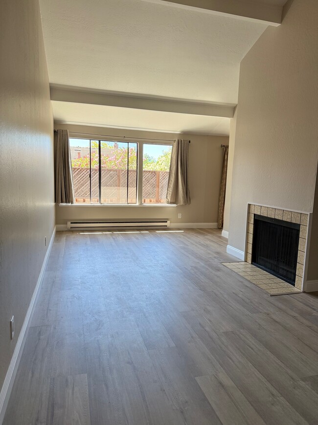 Building Photo - 1306 Karmen Ct