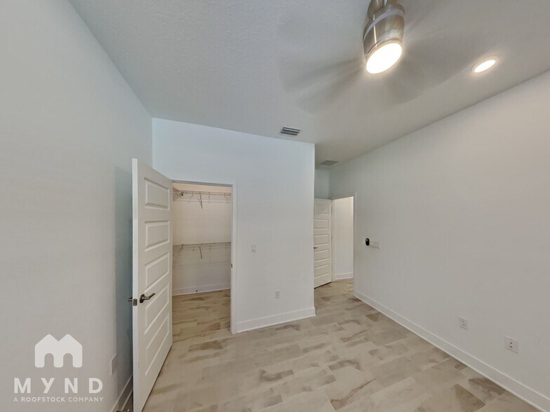 Building Photo - 1712 E Lambright St N