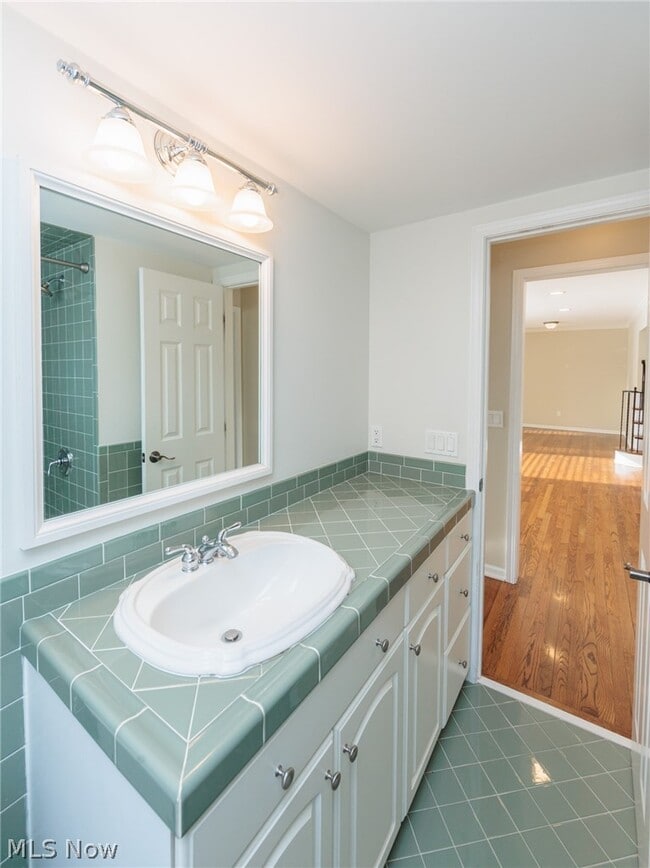 Building Photo - 23915 Glenhill Dr