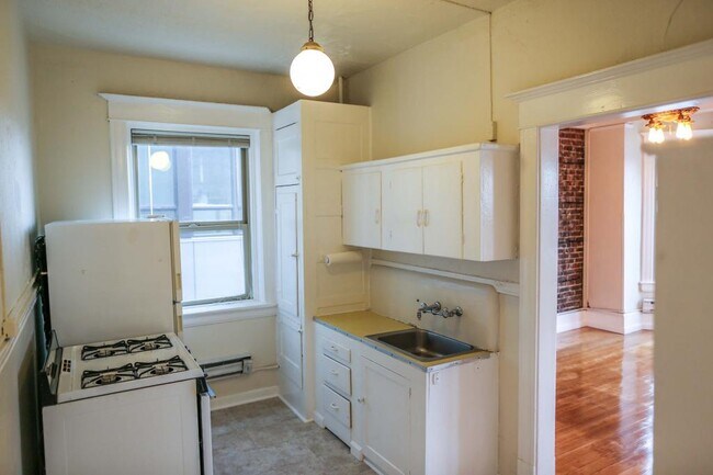 Building Photo - Paramount Apartments - 1 bedroom