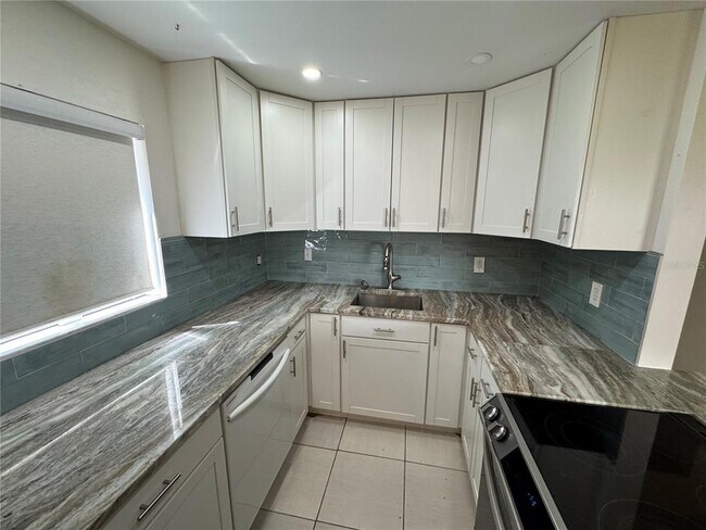 Building Photo - 3300 Fox Chase Cir