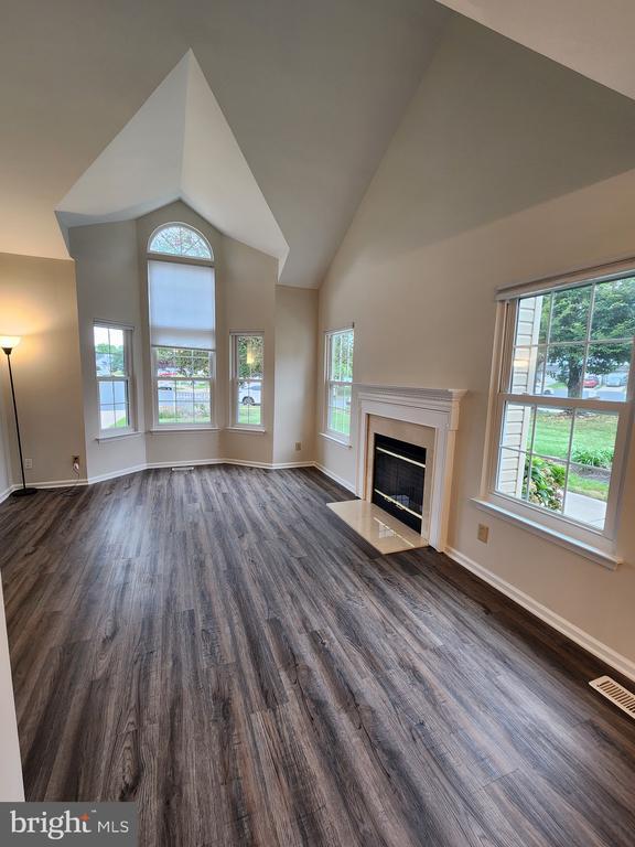 Building Photo - 12 Pondview Ct