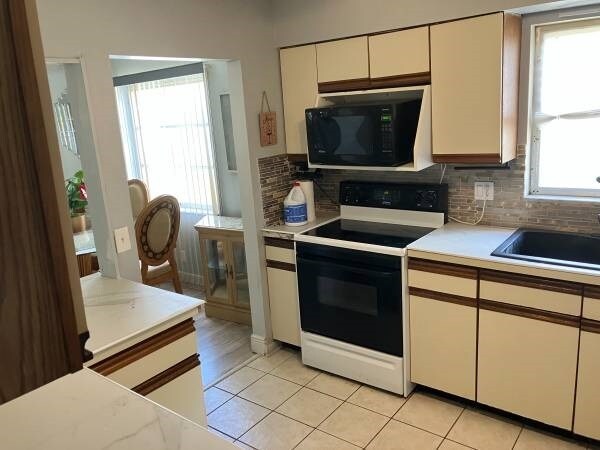 Building Photo - 11200 102nd Ave