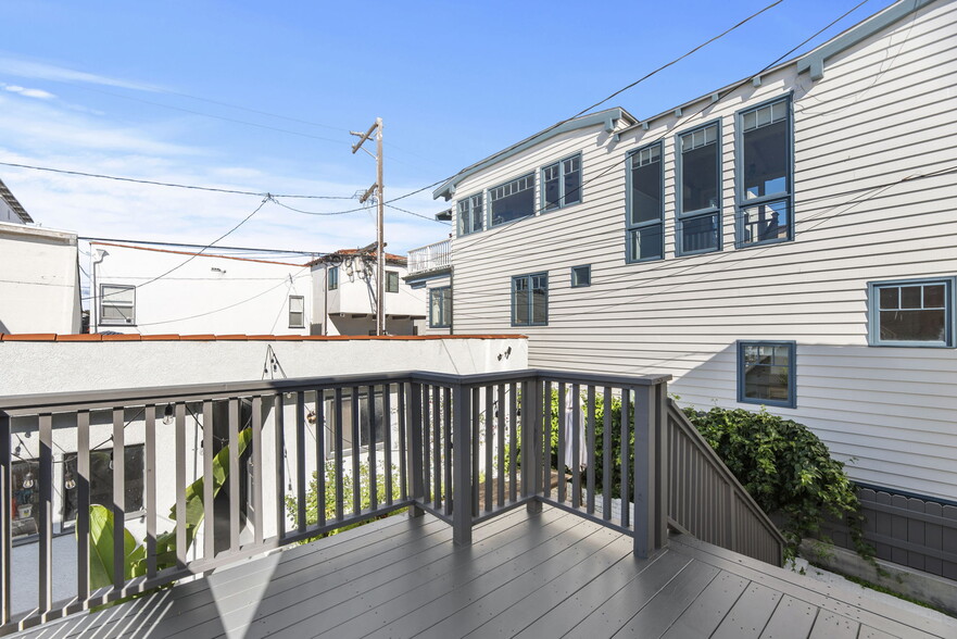 Building Photo - 303 28th St