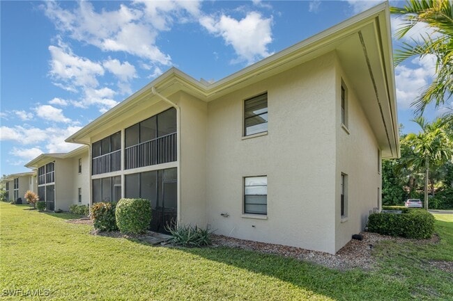 Building Photo - 135 Cypress Way E