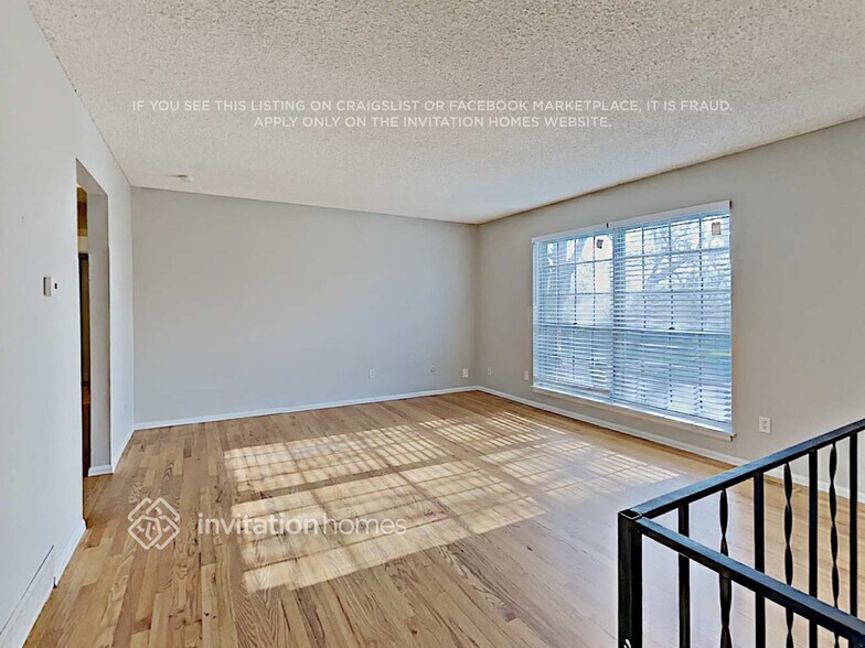 Building Photo - 575 S Moline St