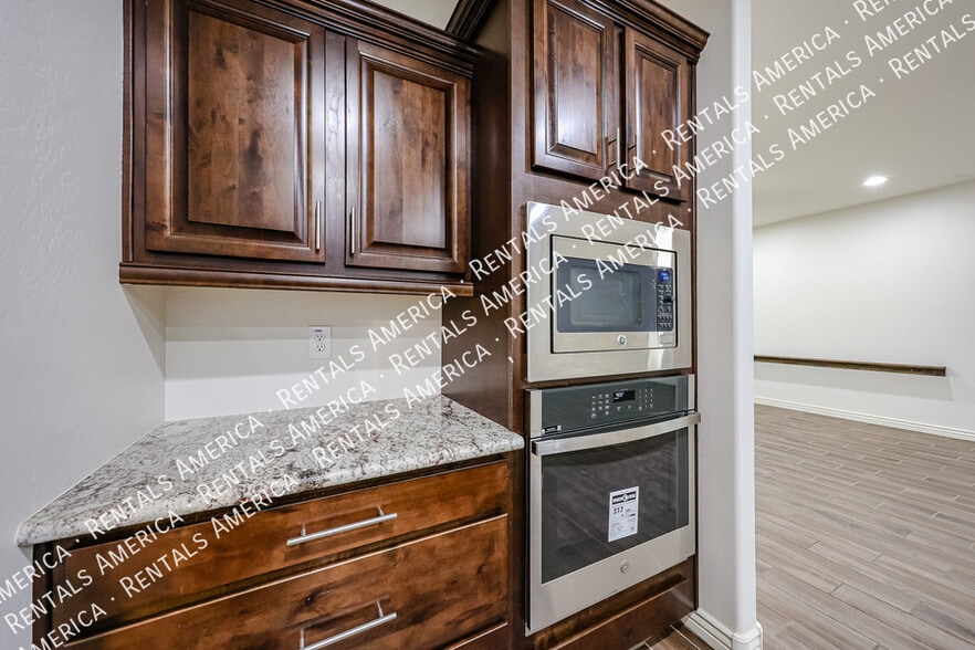 Building Photo - 2616 W Perola Dr