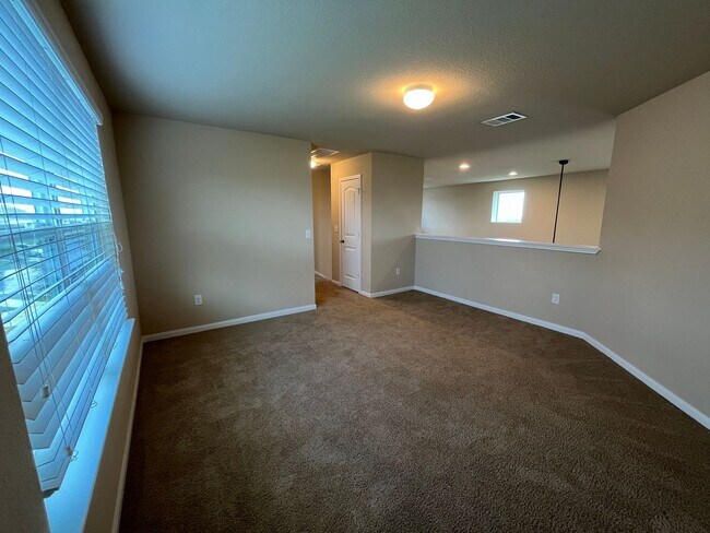 Building Photo - Perfect 3/2.5 - Tall Ceilings and in Immac...