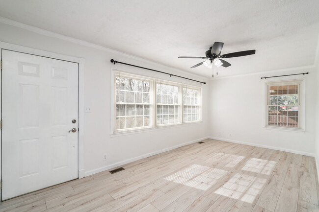 Building Photo - 331 Sarvis Dr