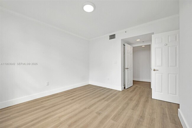 Building Photo - 800 Claughton Island Dr