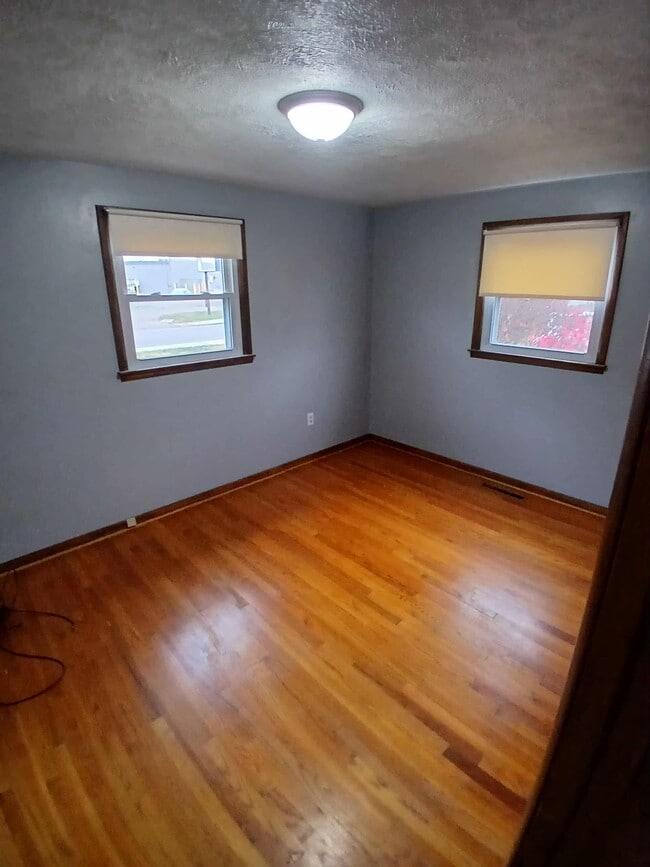 Building Photo - 1159 S Main St