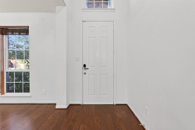 Building Photo - 20515 Bandrock Terrace